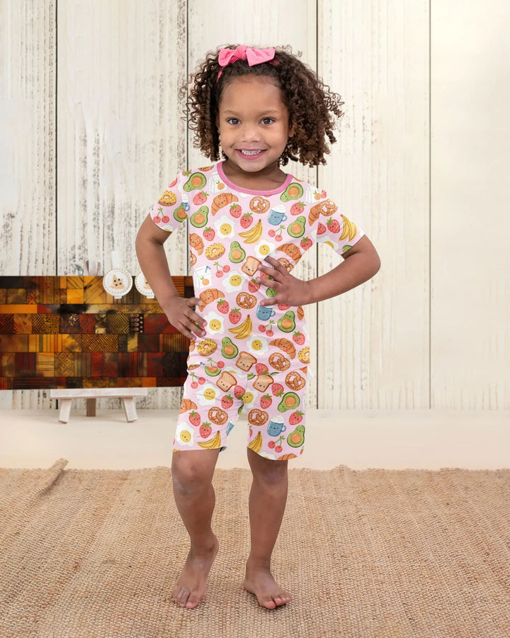 Template Zweiteiliges Pyjama-Set mit kurzen Ärmeln und Shorts