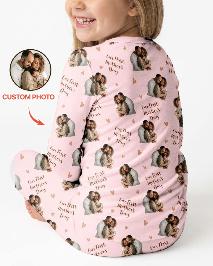Pijama de dos piezas de bambú con foto personalizada "Our First as Parents" de manga larga
