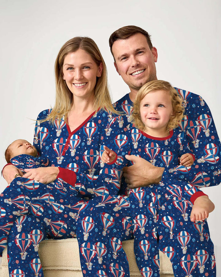 Pijamas de bambú para hombre a juego con la familia: "Cachorros Patrióticos en Globos Aerostáticos"