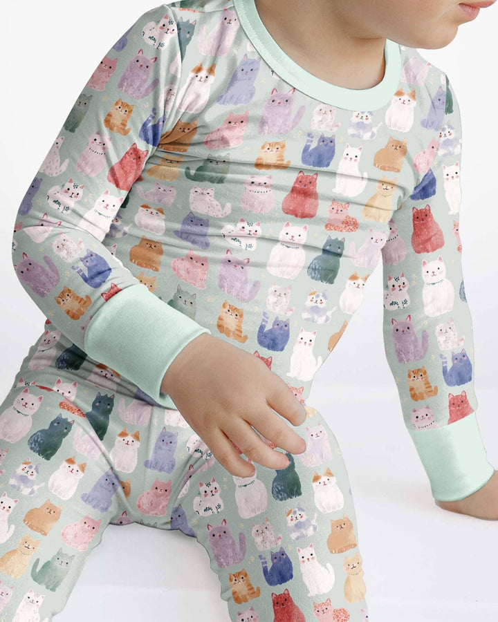 Conjunto de pijama de dos piezas de bambú de manga larga a juego familiar de gatitos felices encantados