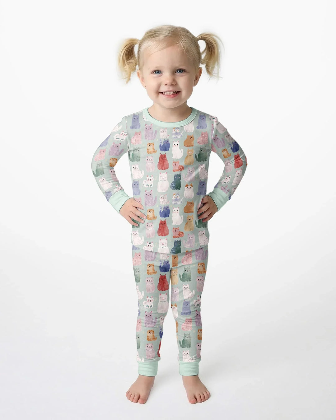 Conjunto de pijama de dos piezas de bambú de manga larga a juego familiar de gatitos felices encantados