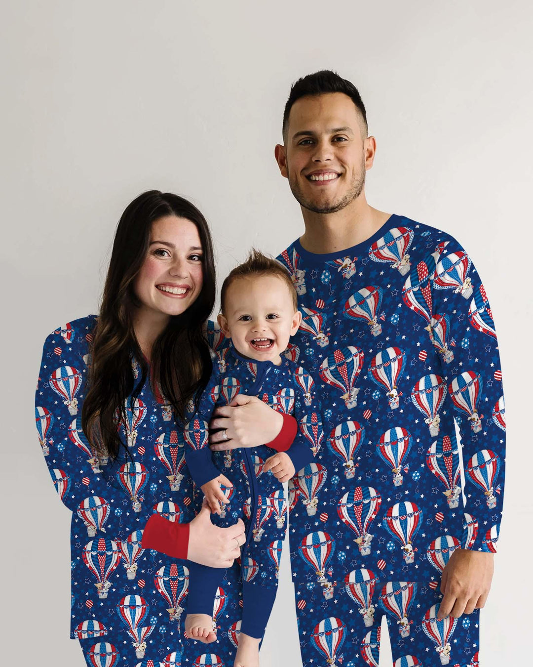 Pijamas de bambú para hombre a juego con la familia: "Cachorros Patrióticos en Globos Aerostáticos"