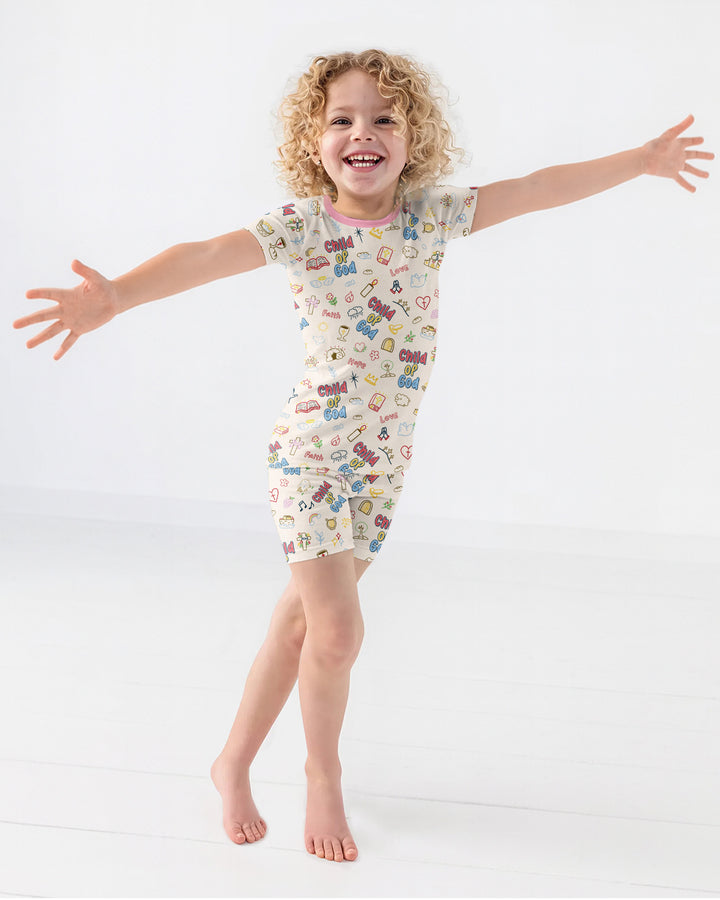 Template Zweiteiliges Pyjama-Set mit kurzen Ärmeln und Shorts