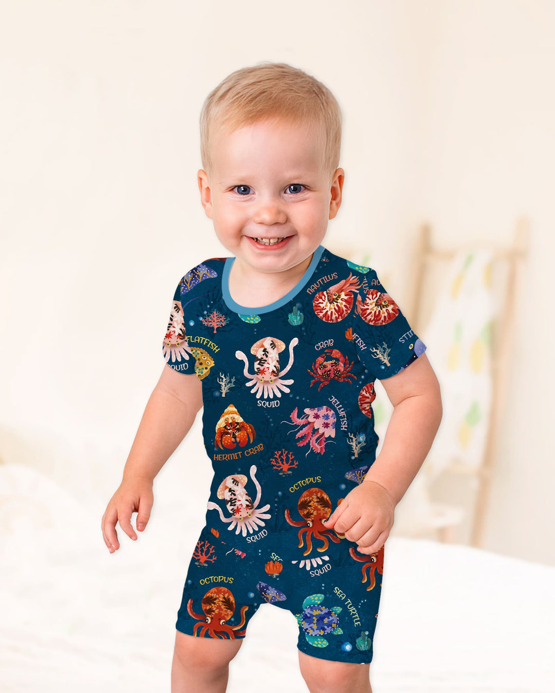 Template Zweiteiliges Pyjama-Set mit kurzen Ärmeln und Shorts