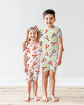 Template Zweiteiliges Pyjama-Set mit kurzen Ärmeln und Shorts