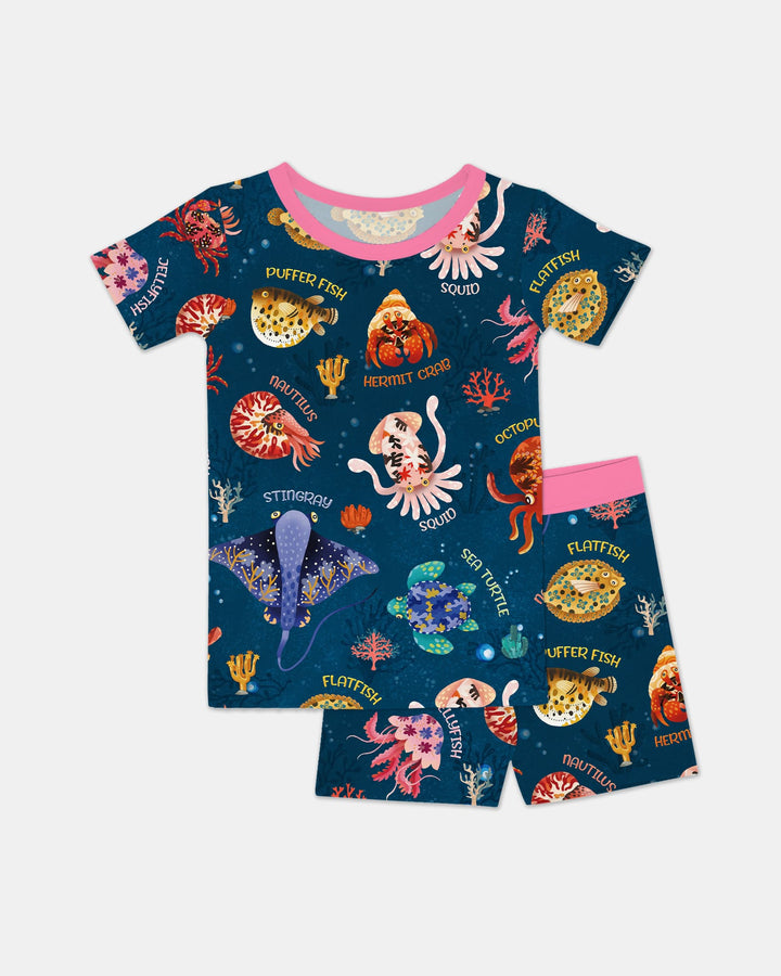 Template Zweiteiliges Pyjama-Set mit kurzen Ärmeln und Shorts