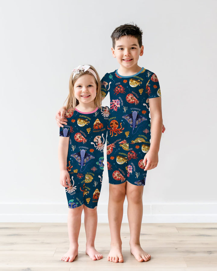Template Zweiteiliges Pyjama-Set mit kurzen Ärmeln und Shorts