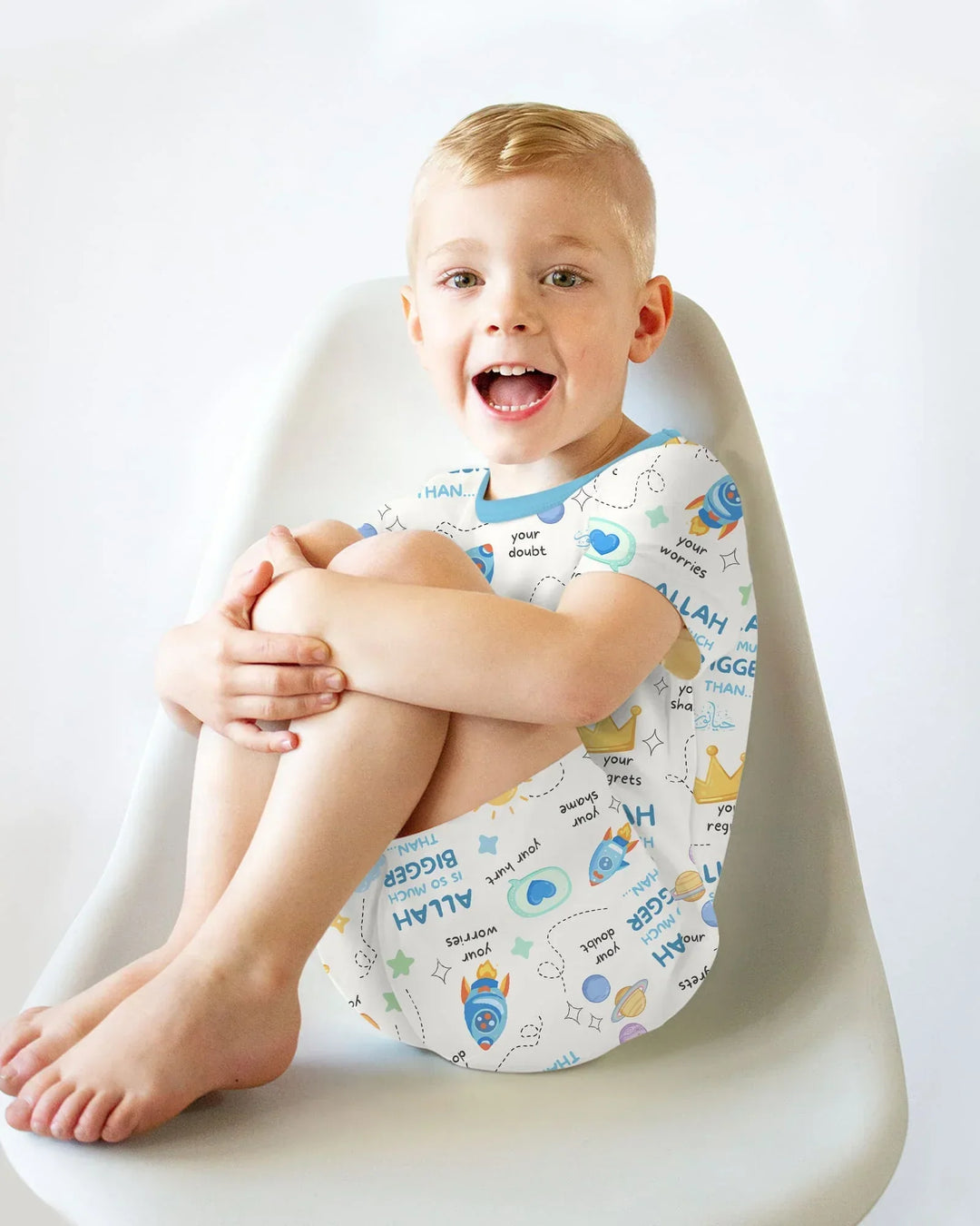 Template Zweiteiliges Pyjama-Set mit kurzen Ärmeln und Shorts