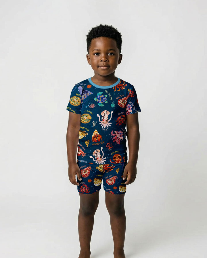 Template Zweiteiliges Pyjama-Set mit kurzen Ärmeln und Shorts