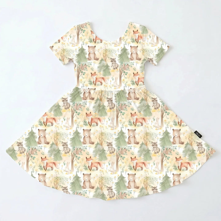 Gemütliches Wald-Freunde-Bambus-Drehkleid
