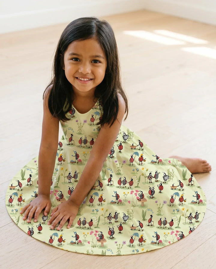 Verspieltes Marienkäfer-Gartenleben Bambus-Twirl-Kleid