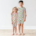 Template Zweiteiliges Pyjama-Set mit kurzen Ärmeln und Shorts